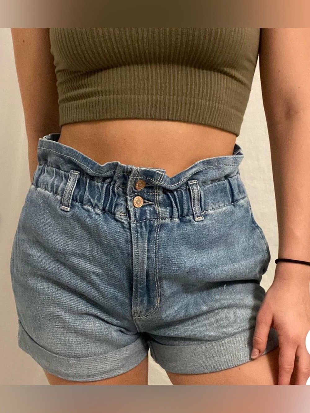 Hollister Women’s Ultra High-Rise Mom Shorts Size 7/28
